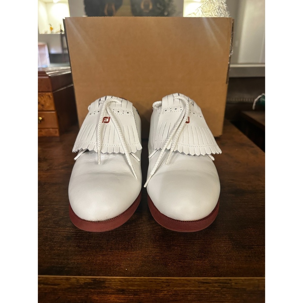 Footjoy Women's SoftJoys size 8M white with Kiltie fringe and plad interior